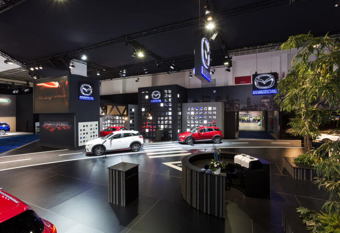 Interieur standenbouw Autosalon 2016 Brussel Mazda 9