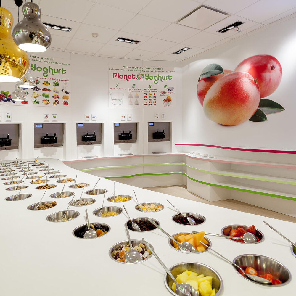 Interieur horecazaak Planet Yoghurt - Winkelinrichting Gent - Froyen & Zeitler