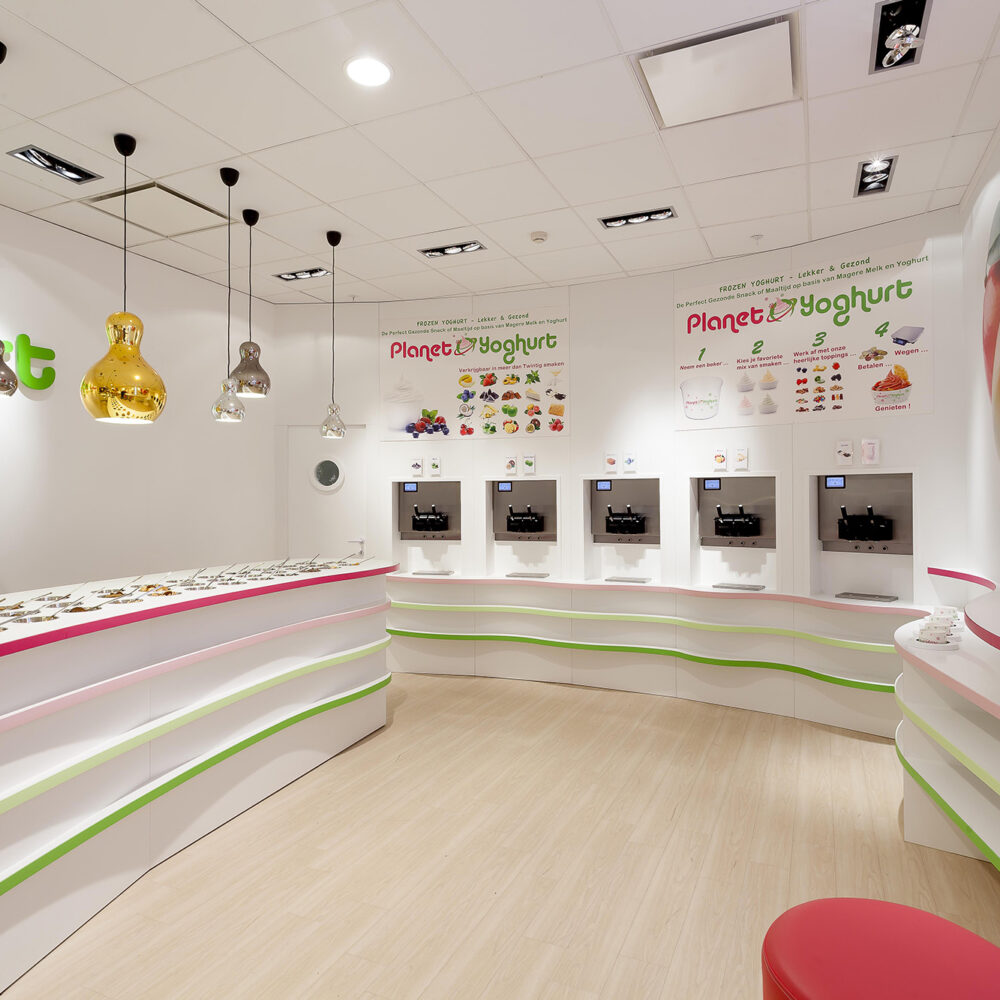 Interieur horecazaak Planet Yoghurt - Winkelinrichting Gent - Froyen & Zeitler