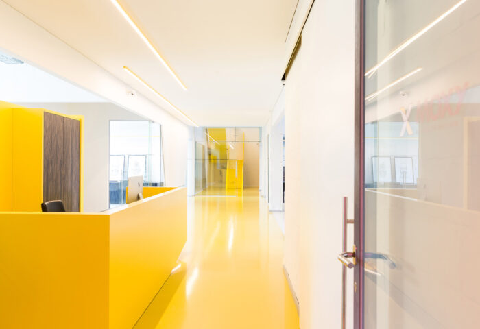 Kantoorinrichting Brussel - Inrichting werkplek - kantoorinterieur Moxy