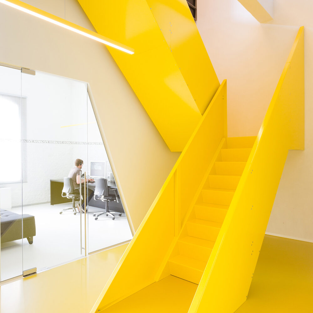 Kantoorinrichting Brussel - Inrichting werkplek - kantoorinterieur Moxy