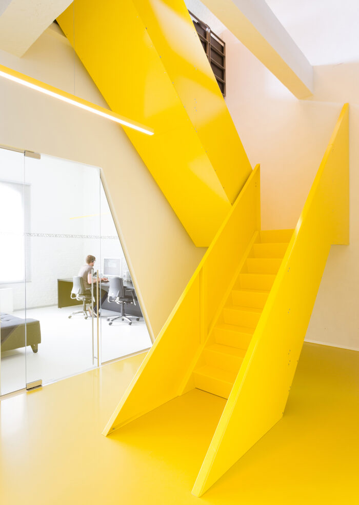 Kantoorinrichting Brussel - Inrichting werkplek - kantoorinterieur Moxy