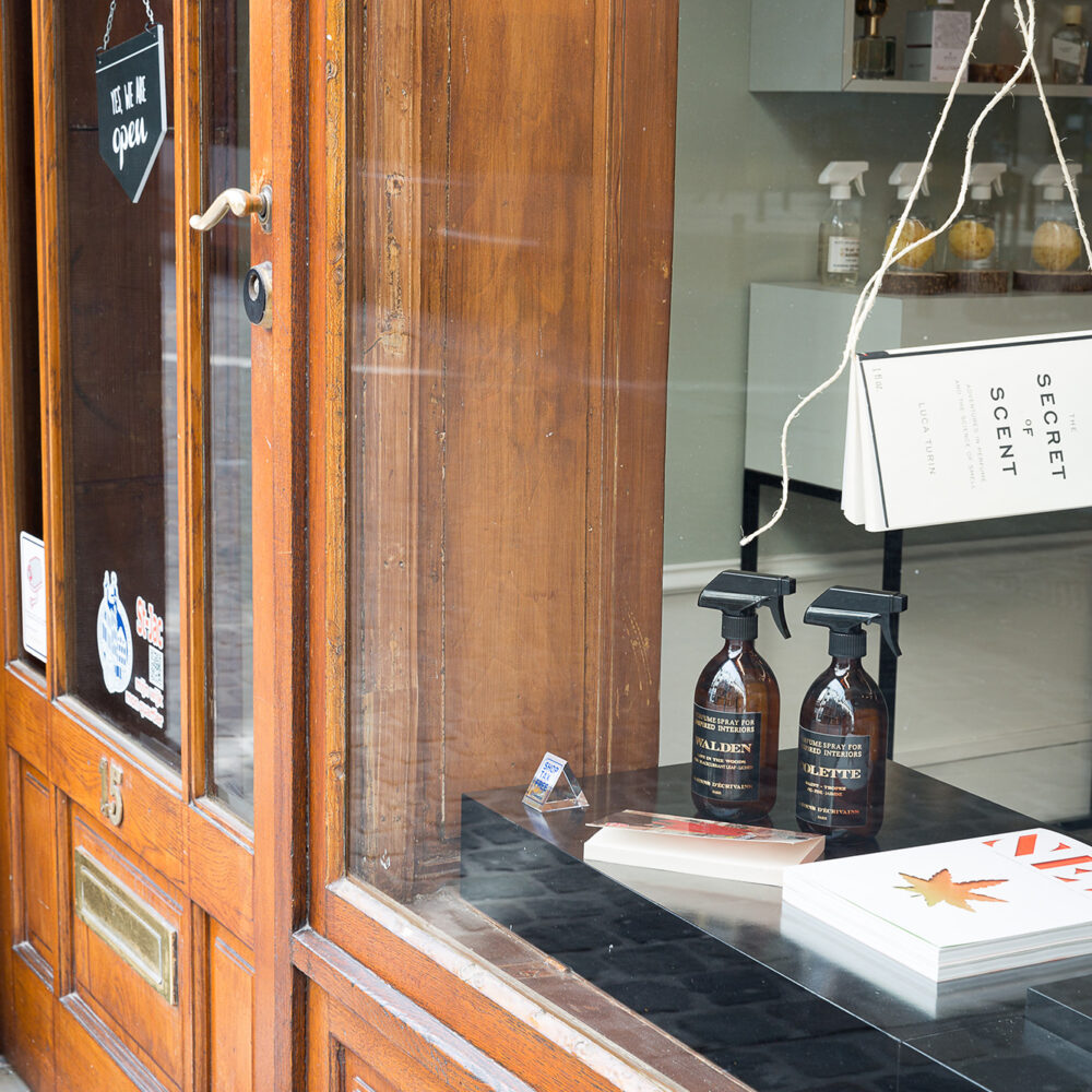 Winkelinrichting Brussel - Winkelinterieur - Inrichting parfumerie winkel Smell Stories
