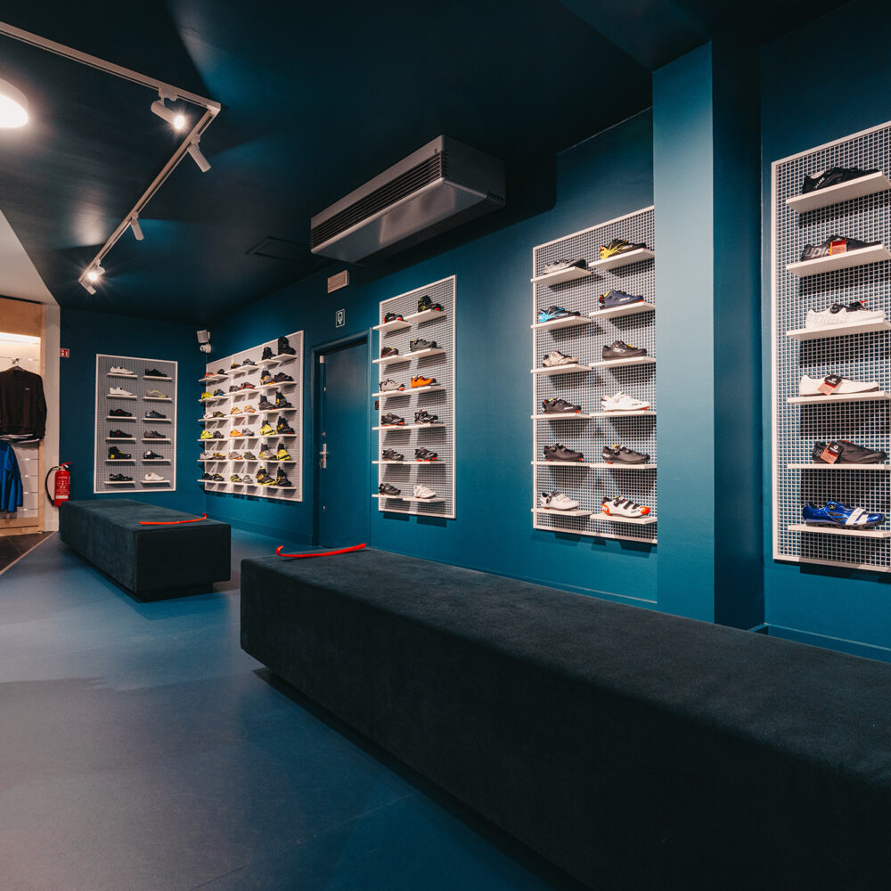 Winkelinrichting - Cyclewear Achel - Interieur Fietswinkel - Inrichting winkel