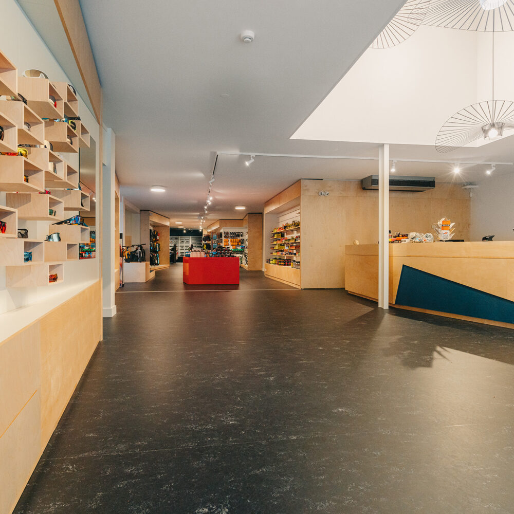 Winkelinrichting - Cyclewear Achel - Interieur Fietswinkel - Inrichting winkel