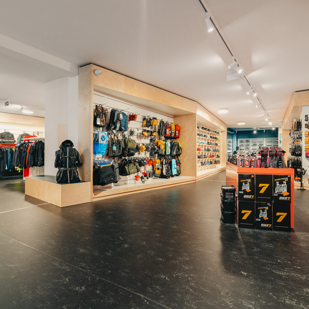Winkelinrichting - Cyclewear Achel - Interieur Fietswinkel - Inrichting winkel
