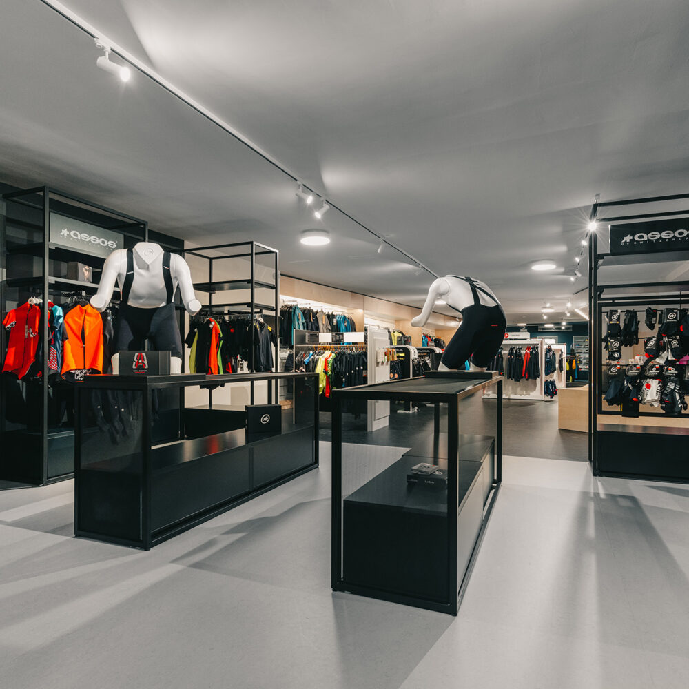 Winkelinrichting - Cyclewear Achel - Interieur Fietswinkel - Inrichting winkel