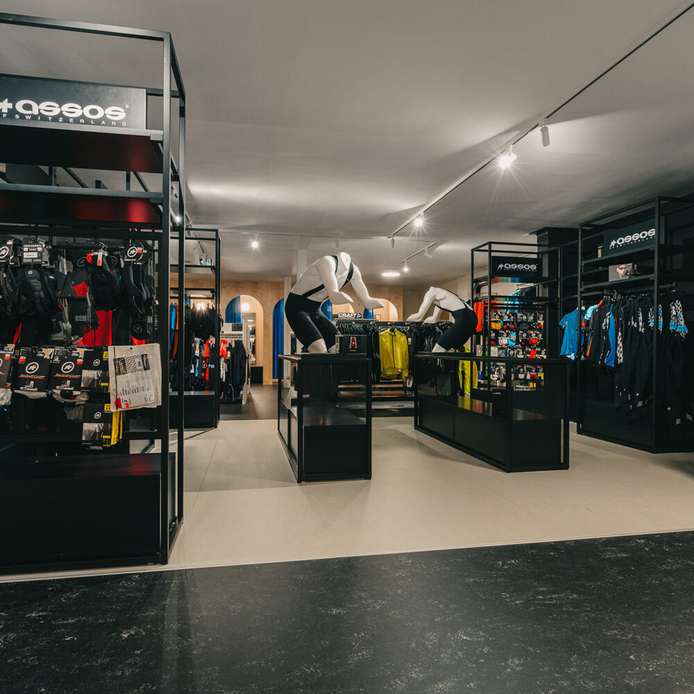 Winkelinrichting - Cyclewear Achel - Interieur Fietswinkel - Inrichting winkel