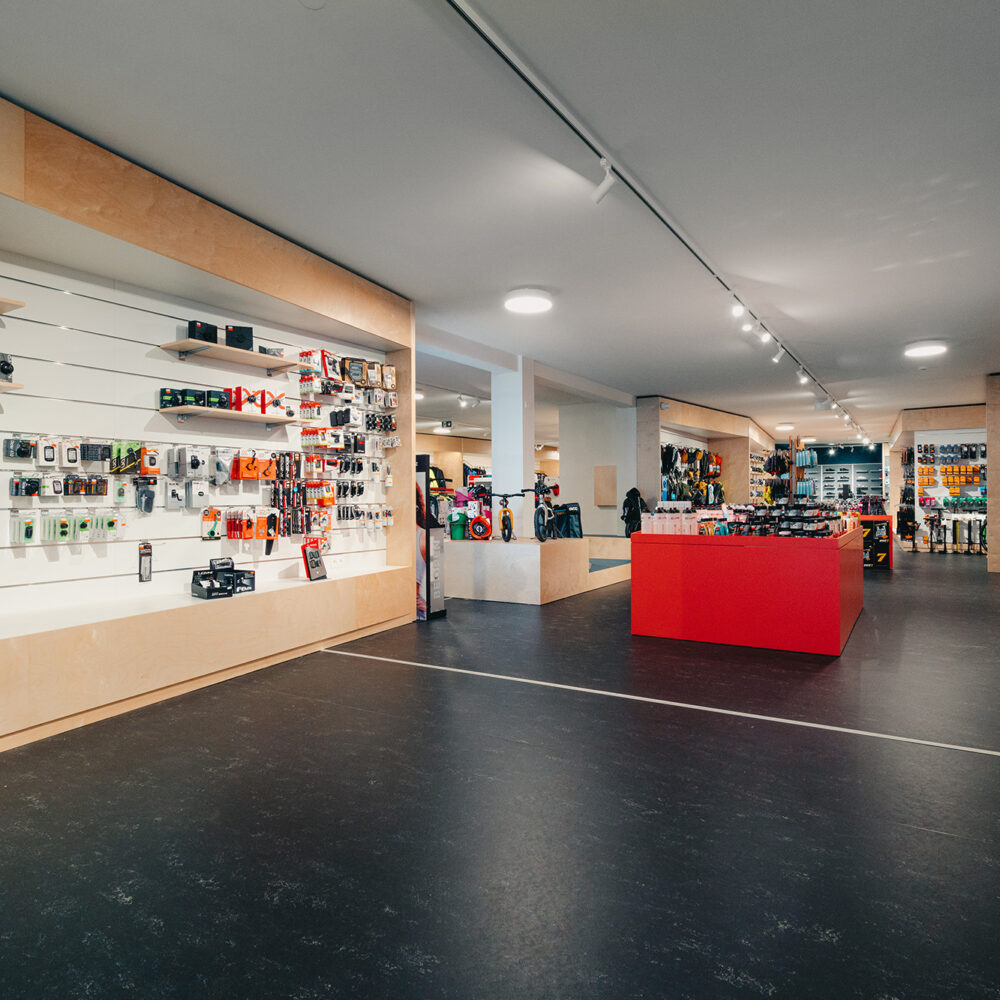 Winkelinrichting - Cyclewear Achel - Interieur Fietswinkel - Inrichting winkel