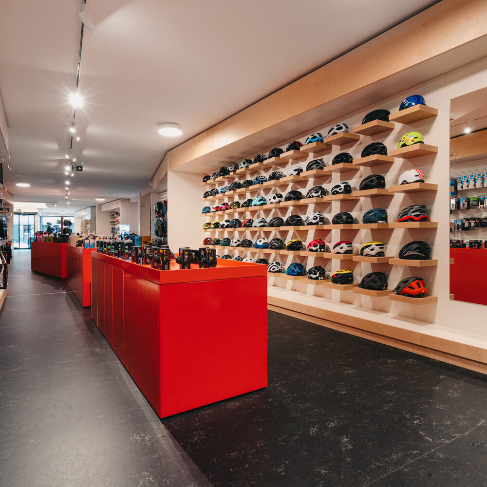 Winkelinrichting - Cyclewear Achel - Interieur Fietswinkel - Inrichting winkel
