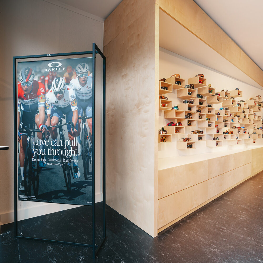 Winkelinrichting - Cyclewear Achel - Interieur Fietswinkel - Inrichting winkel