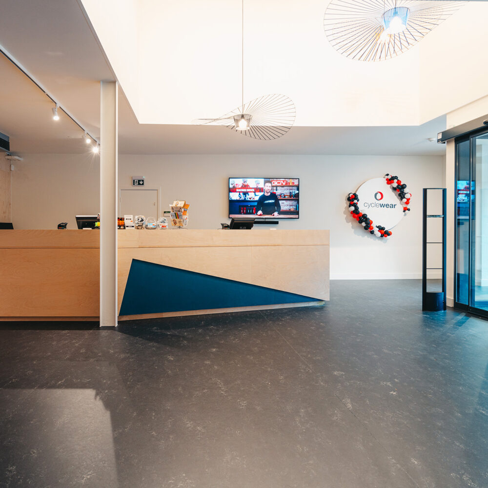 Winkelinrichting - Cyclewear Achel - Interieur Fietswinkel - Inrichting winkel