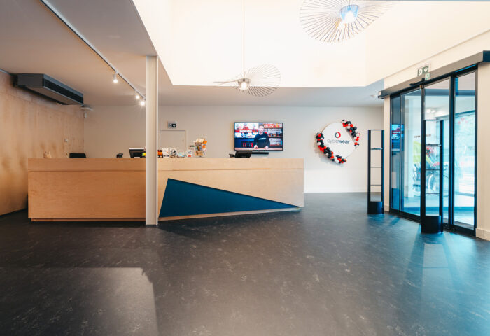 Winkelinrichting - Cyclewear Achel - Interieur Fietswinkel - Inrichting winkel