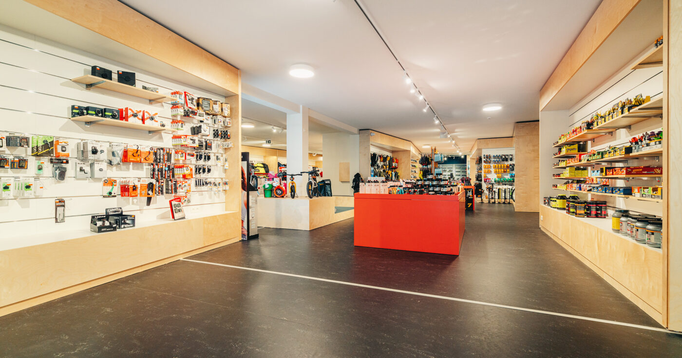 Winkelinrichting - Cyclewear Achel - Interieur Fietswinkel - Inrichting winkel