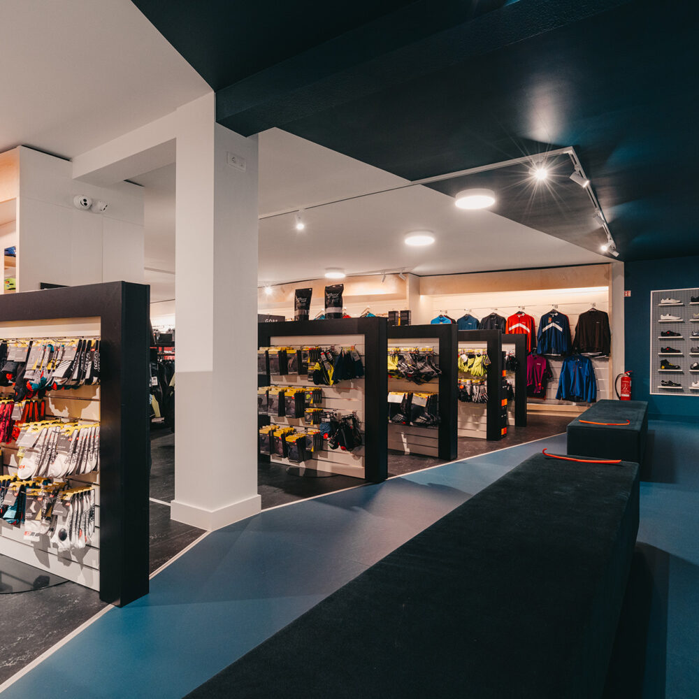 Winkelinrichting - Cyclewear Achel - Interieur Fietswinkel - Inrichting winkel