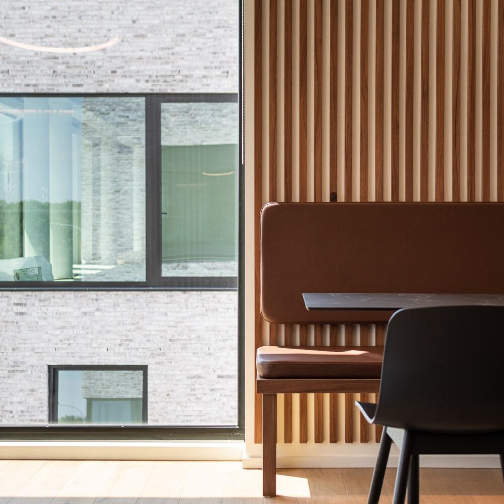 Kantoorinrichting Leuven - Inrichting bureau Acumen - Interieurarchitecten - Froyen & Zeitler